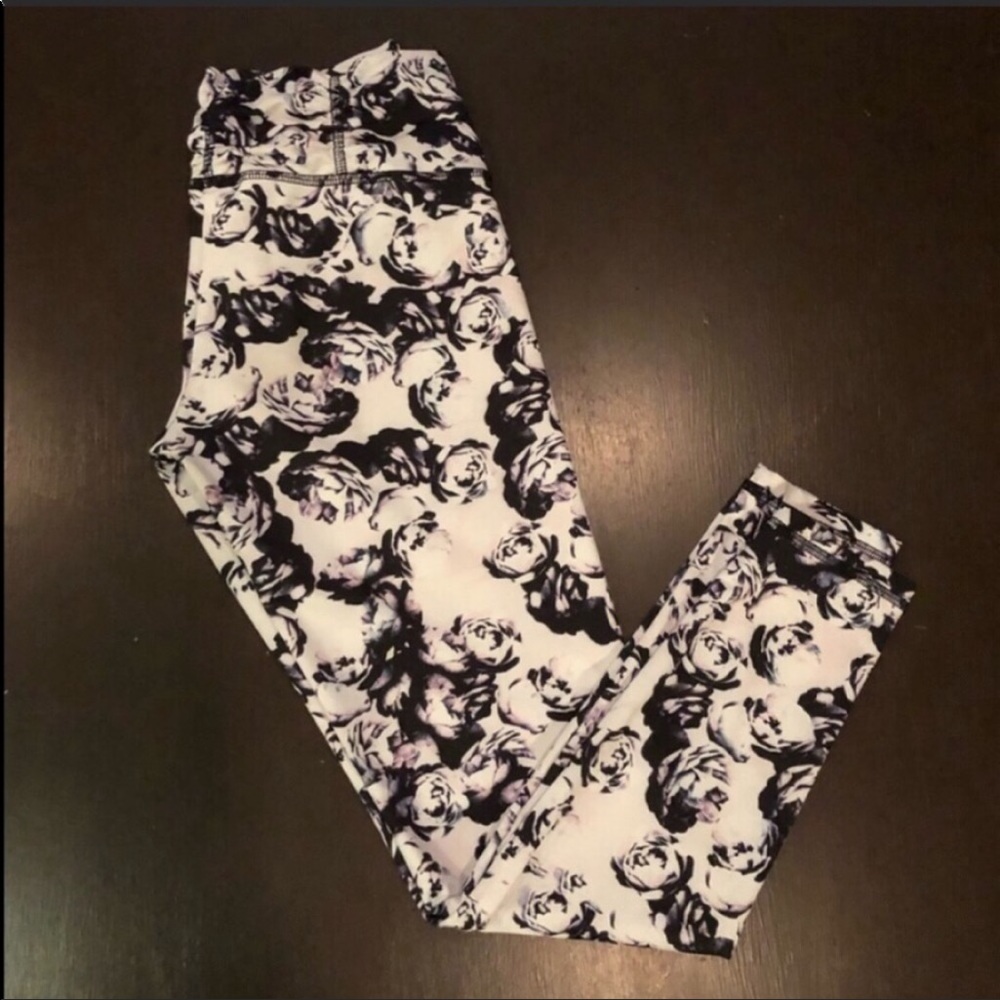 Strut-This Floral Cropped Athletic Leggings Size Large